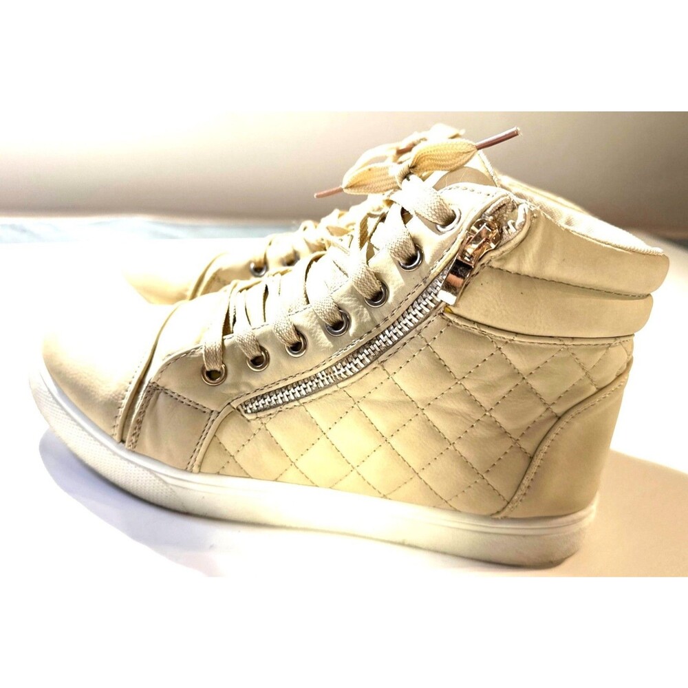 Soho Womens Quilted Zipper Lace Up High Top Sneakers Cream/Beige Color Size 8